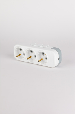 Колодка с/з 3вх с защитными шторками ELBI Myra 527-010200-301