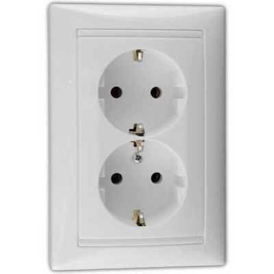 Розетка 2x2К+З Legrand Valena 16A 250V с/з винтовой зажим белая 774400