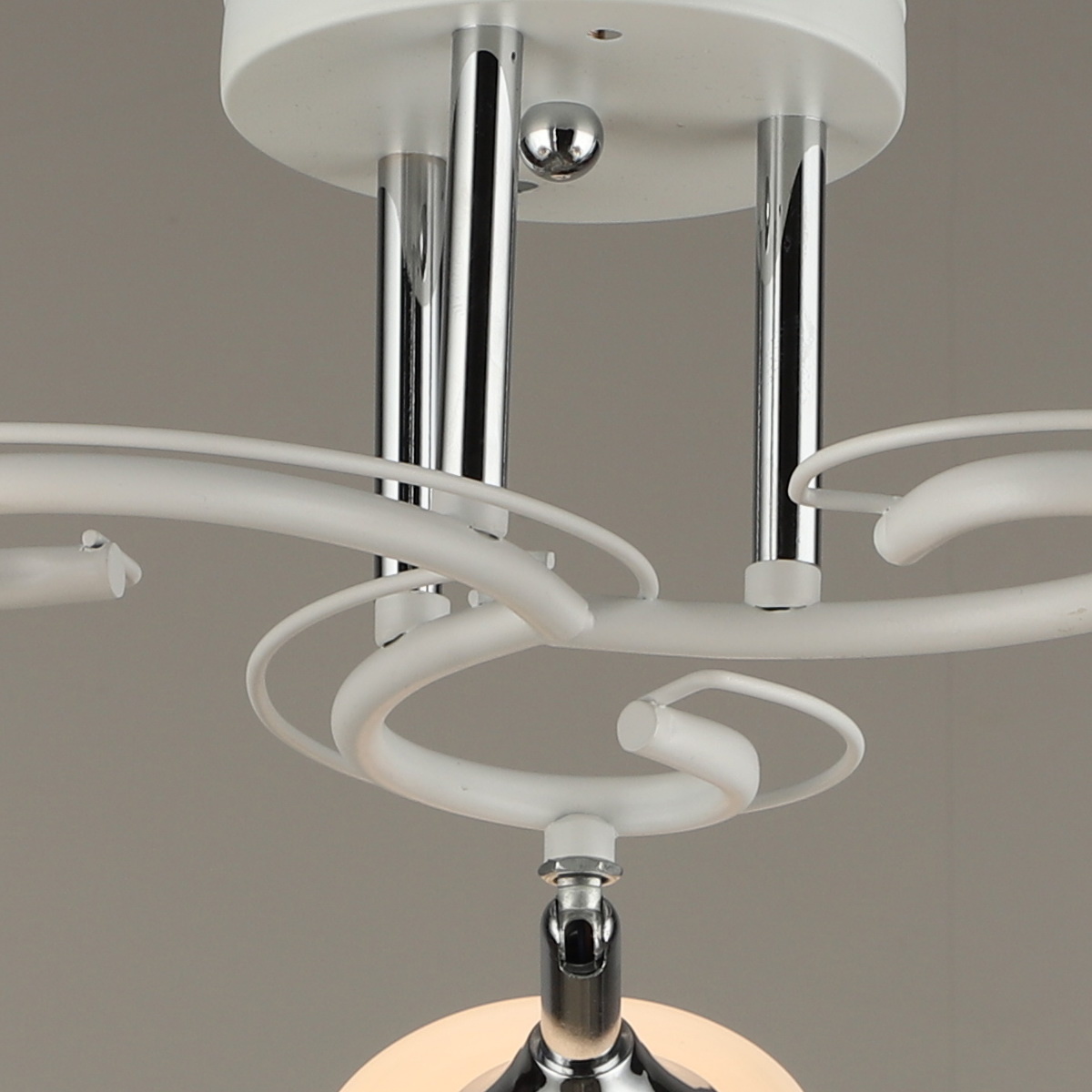 Потолочная люстра Reluce 04861-0.3-03 WT+CH