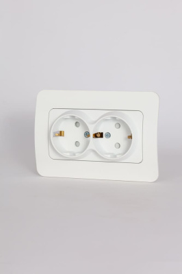 Розетка двухместная с/з с защитой от детей ELBI Jazz 508-016200-917