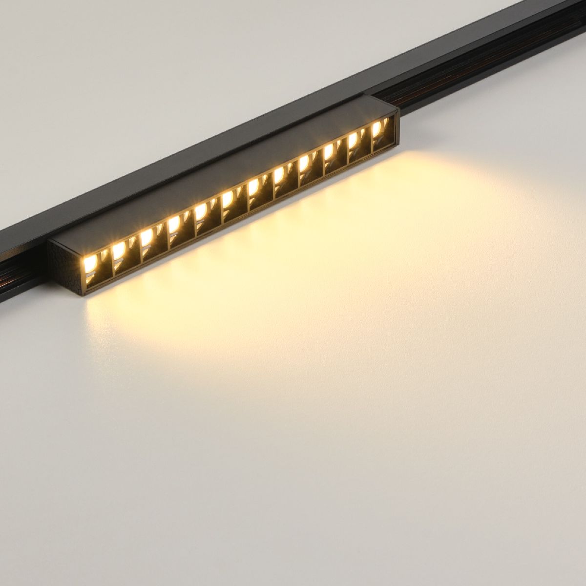 Трековый магнитный светильник Voltalighting Light AIJL-CX-E0051/10W/30/4К/B