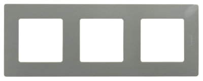Рамка 3-постовая Legrand Etika светлая галька 672523