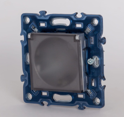 Розетка с крышкой, заземлением и защитой от детей ELBI Moda Vox 611-041032-218