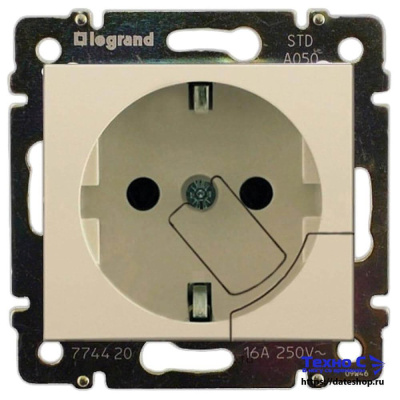 Розетка 2К+3 Legrand Valena 16A 250V с/з механической системой выталкивания вилки винтовой зажим слоновая кость 774395