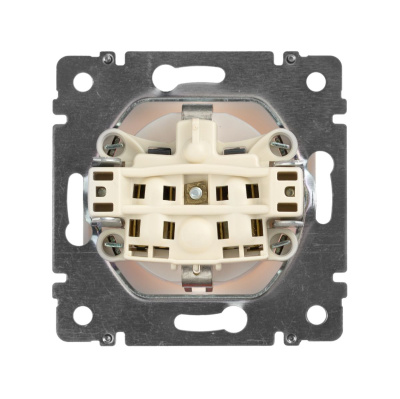 Розетка с/з со шторками Legrand Valena Classic 694269