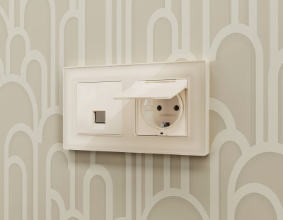 Комплект механизма компьютерной розетки RJ-45 экранированной с автоматической защитной шторкой Alfa Бежевый глянец Quant Ambrella Volt MA312005 (AP3120, VM185)