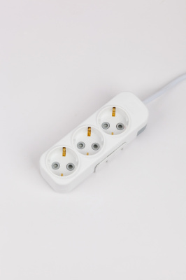 Удлинитель с/з 3вх с защитными шторками ELBI Myra 527-010202-311