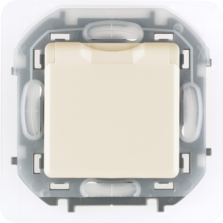 Розетка с/з со шторками с защитной крышкой Legrand Inspiria 673741