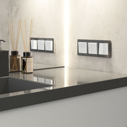 Розетка с заземлением, крышкой и шторками Werkel 4690389197338 W1171241 a064013