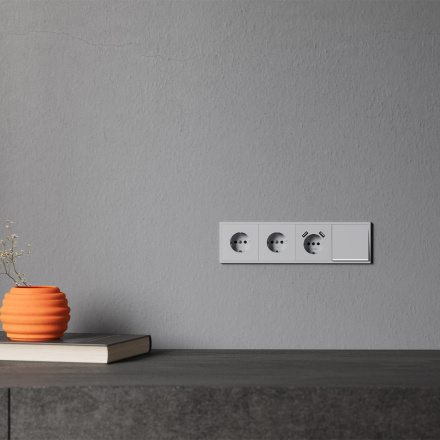 Накладка для розетки с заземлением и защитными шторками Voltum S70 (серый) VLS000716