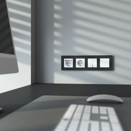 Розетка с заземлением и шторками c крышкой Werkel W1171261 4690389213168 a069590