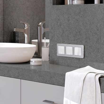 Рамка на 3 поста Werkel Platinum алюминий 4690389184475 W0032606