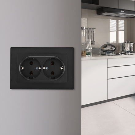 Розетка двойная с/з и шторками Arte Milano SET06-double-40-2 black