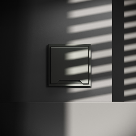 Розетка с защитными шторками и крышкой Voltum S70 VLS040306 (титан)