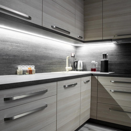 Светодиодная лента Apeyron 24В ПРО 22Вт/м smd5630, 60д/м IP20 2000Лм/м 5м 4000К 00-322