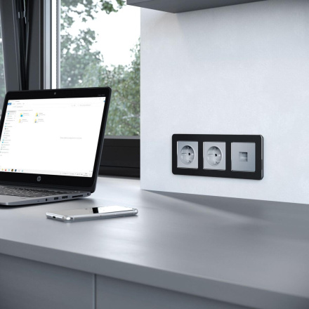 Рамка на 3 поста Werkel Platinum черный алюминий 4690389184482 W0032608