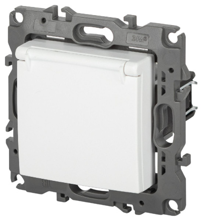 Розетка одноместная со шторками и крышкой Эра 12-2103-01М Б0065675