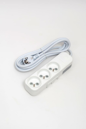 Удлинитель 3вх с защитными шторками UPS ELBI Myra 527-010203-324