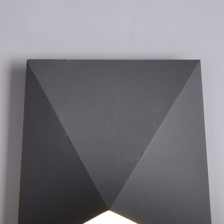 Уличный настенный светодиодный светильник Mantra Triax 6525