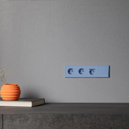 Накладка для розетки с заземлением и защитными шторками, с USB A+A Voltum S70 (деним) VLS000915