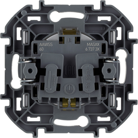 Розетка с/з со шторками Legrand Inspiria 673732