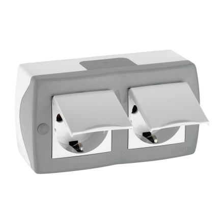 Розетка на 2 поста с заземлением и крышкой Mono Electric Octans IP20 16А 250В бело-серый 104-020001-184