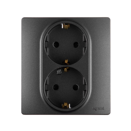 Розетка двойная с/з со шторками Legrand Inspiria 673758