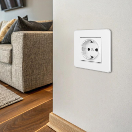 Комплект розетки с/з и шторками и рамкой Arte Milano SET16-1-40-1 white