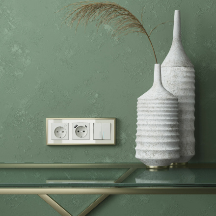 Рамка на 3 поста Werkel Baguette айвори-латунь 4690389185762 W0032851 a060236