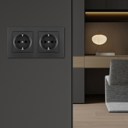 Розетка двойная (двухпостовая) с/з и шторками Arte Milano SET06-2-40-1x2 black