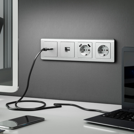 Розетка с заземлением и шторками Werkel cеребряный рифленый W1171109 4690389159725