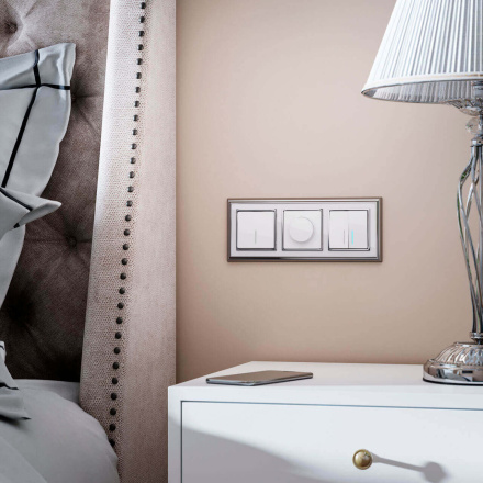 Рамка Werkel Palacio на 3 поста хром/белый W0031331 4690389159220