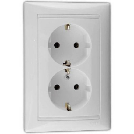 Розетка 2x2К+З Legrand Valena 16A 250V с/з винтовой зажим белая 774400