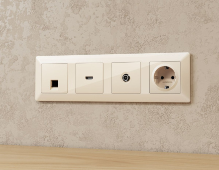 Комплект механизма компьютерной розетки RJ-45 экранированной с автоматической защитной шторкой Alfa Бежевый глянец Quant Ambrella Volt MA312005 (AP3120, VM185)