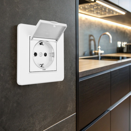 Комплект розетки с/з и шторками, защитной крышкой и рамкой Arte Milano SET16-1-41-1 white