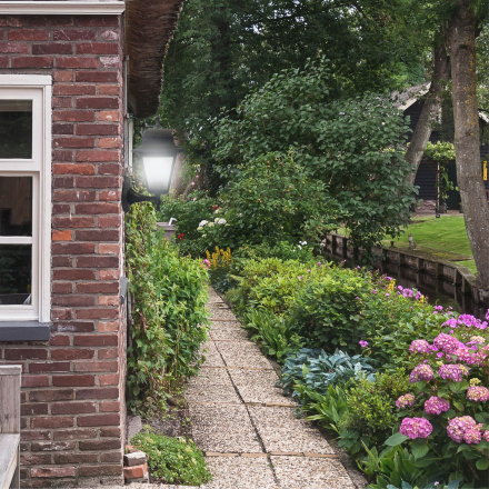 Уличный настенный светильник Apeyron Леда 11-11ЧЕРМАТСТ