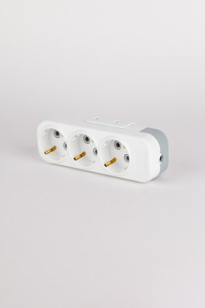 Колодка с/з 3вх с защитными шторками ELBI Myra 527-010200-301