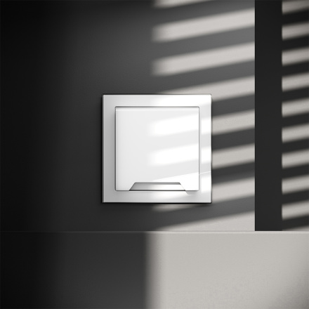 Розетка с защитными шторками и крышкой Voltum S70 VLS040301 (белый глянцевый)