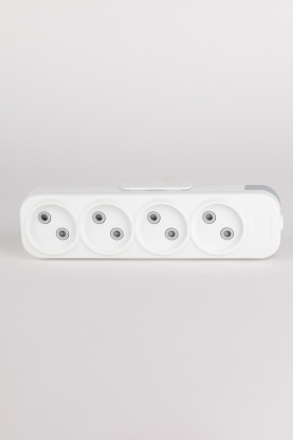 Колодка 4вх с защитными шторками ELBI Myra 527-010200-400