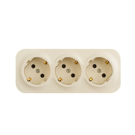 Розеточный блок тройной с/з со шторками Legrand Quteo 782268