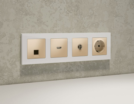 Комплект механизма компьютерной розетки RJ-45 экранированной с автоматической защитной шторкой Alfa Шампань Quant Ambrella Volt MA612005 (AP6120, VM185)