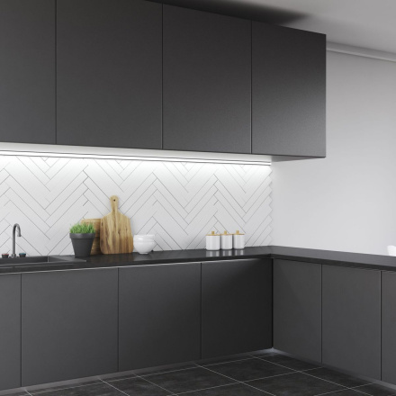 Профиль угловой накладной Apeyron ширина ленты до 10мм (рассеиватель, заглушки - 2шт) 08-03-ЧБ