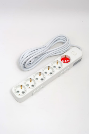 Удлинитель с/з 6вх с защитными шторками с включателем ELBI Myra 527-010205-622