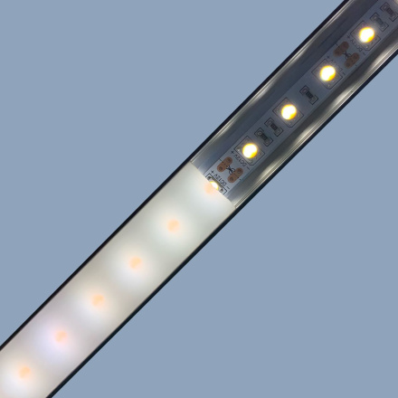 Профиль угловой накладной Apeyron ширина ленты до 10мм (рассеиватель, заглушки - 2шт) 08-03-ЧБ