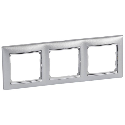 Рамка 3-постовая Legrand Valena алюминий/серебряный штрих 770353