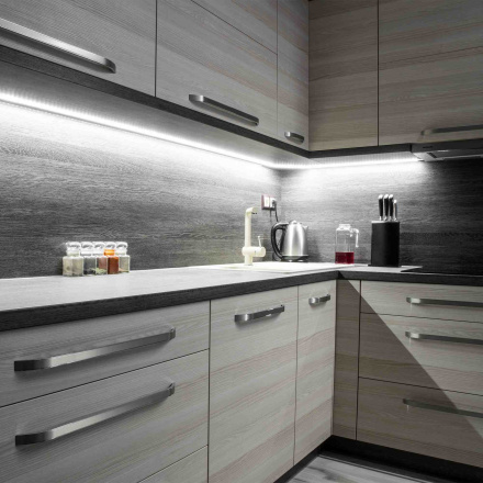 Светодиодная лента Apeyron 12В СТ 14,4Вт/м smd5050 60д/м IP20 700Лм/м 5м 4000К 00-129