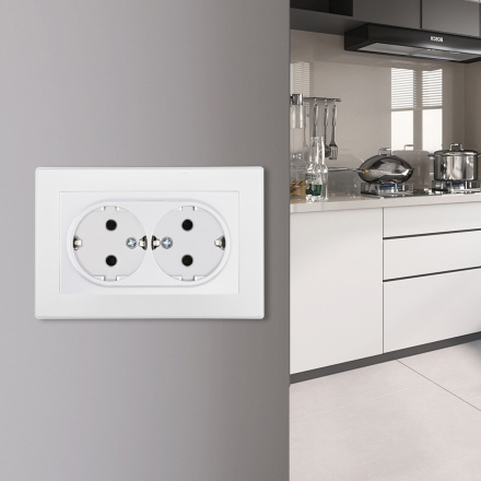 Розетка двойная с/з и шторками Arte Milano SET06-double-40-2 white