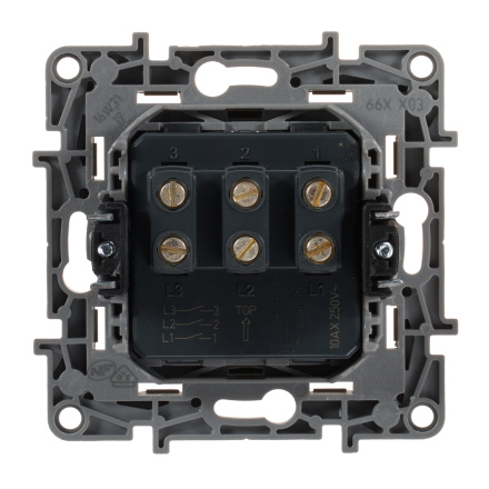 Выключатель трехклавишный Legrand Etika 10A 250V слоновая кость 672313