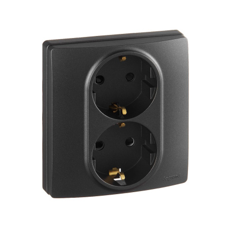 Розетка двойная с/з со шторками Legrand Inspiria 673758